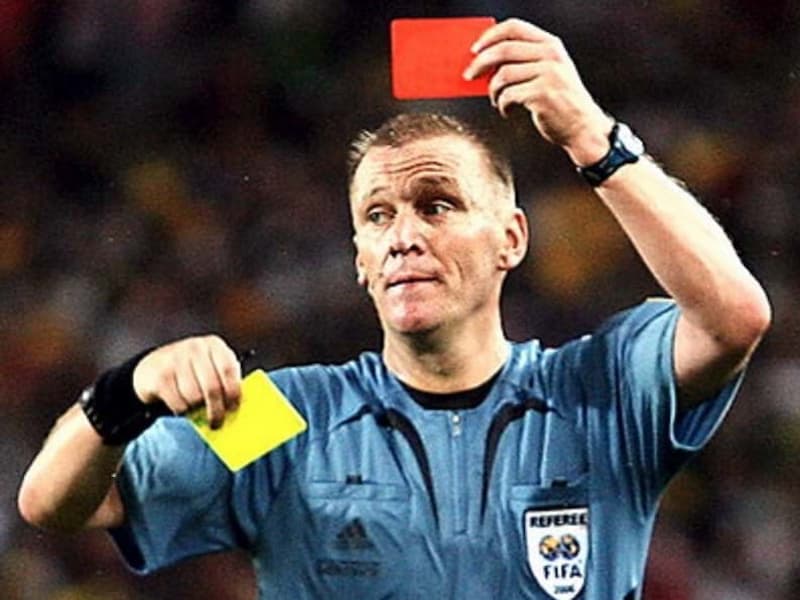 Các luật thẻ đỏ trong bóng đá ngoại hạng Anh